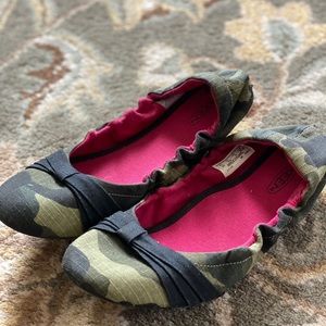 Keen Camo Flats